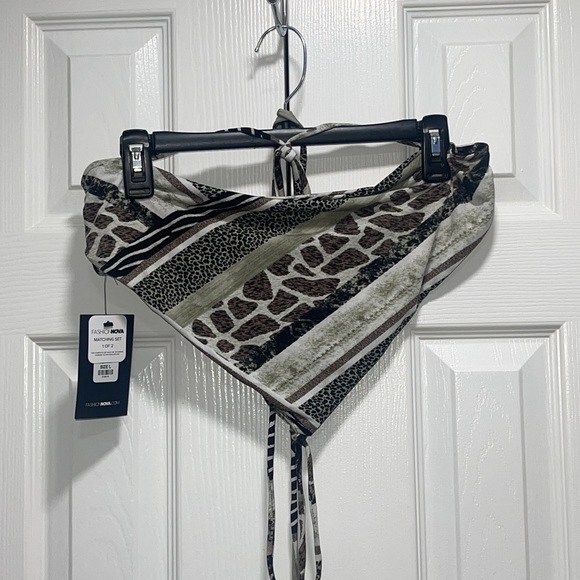 Woman’s Skirt Set - Large - Picture 4 of 6